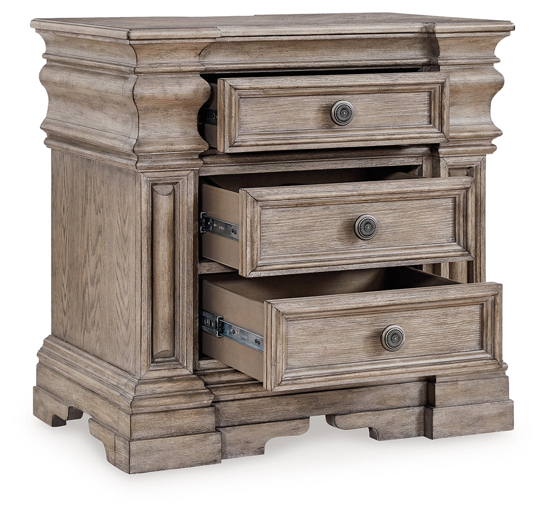 Blairhurst Queen Panel Bed, Dresser, Mirror and 2 Nightstands