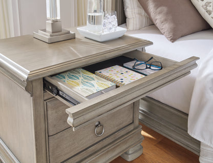 Lexorne Nightstand