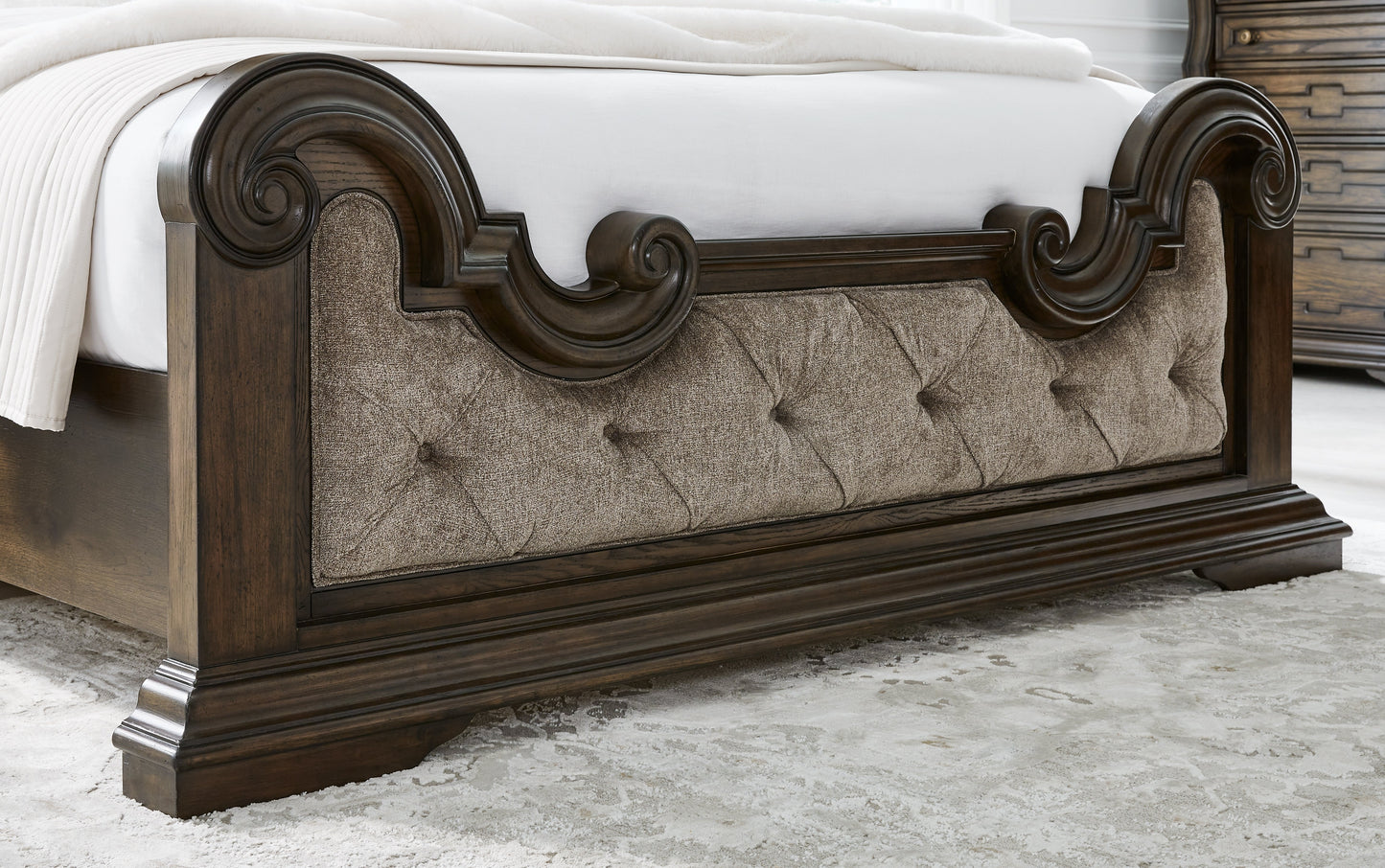 Maylee Queen Upholstered Bed
