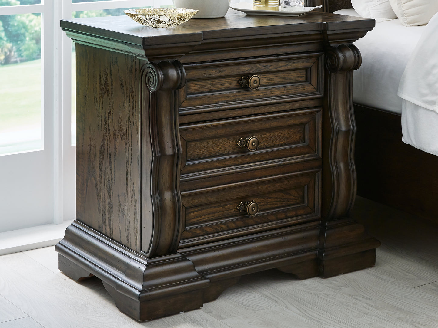 Maylee Queen Panel Bed, Dresser, Mirror, Chest and 2 Nightstands