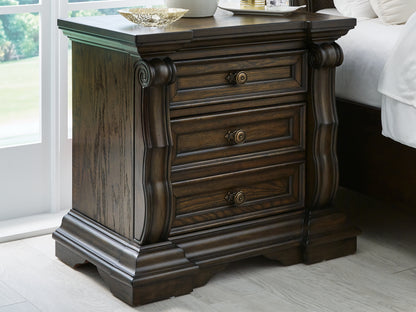 Maylee Queen Panel Bed, Dresser, Mirror, Chest and 2 Nightstands