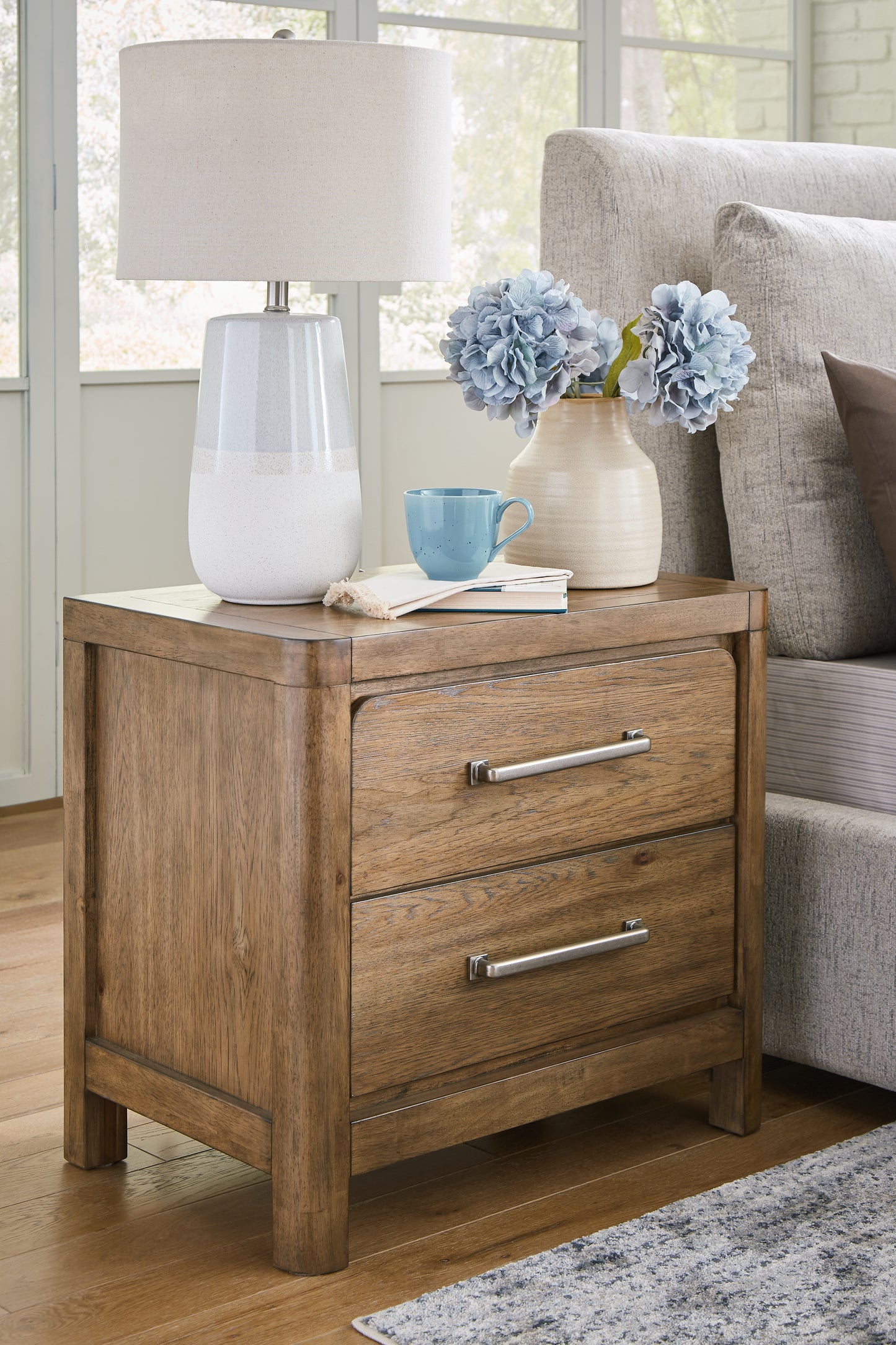 Cabalynn King Upholstered Bed, Dresser and 2 Nightstands