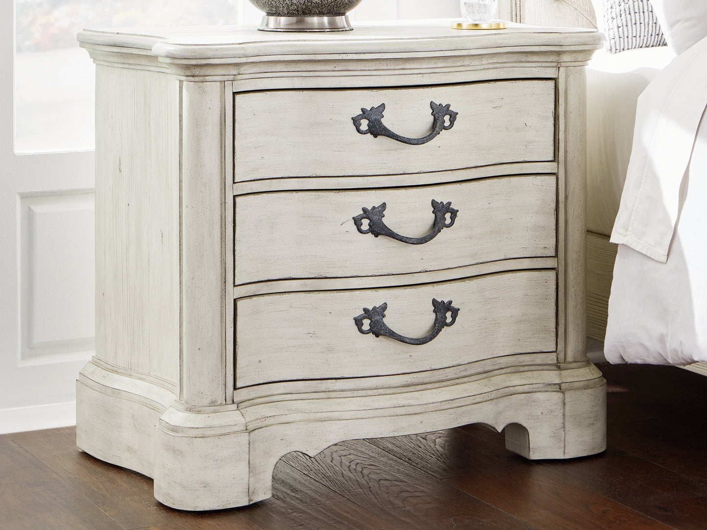 Arlendyne Queen Upholstered Panel Bed and 2 Nightstands