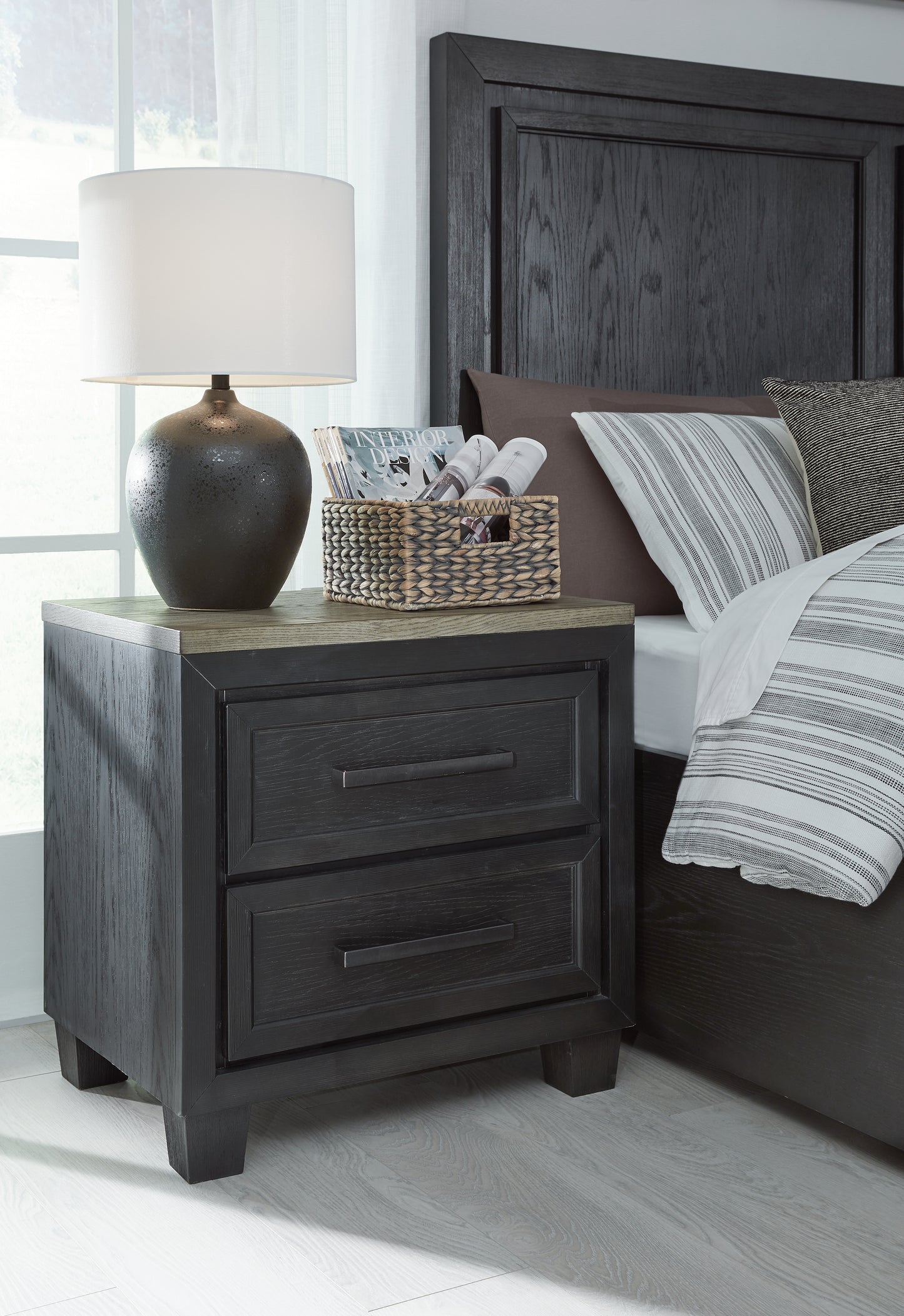 Foyland Queen Panel Storage Bed, Dresser, Mirror and 2 Nightstands